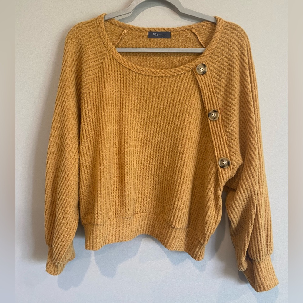 Mustard yellow waffle seawater